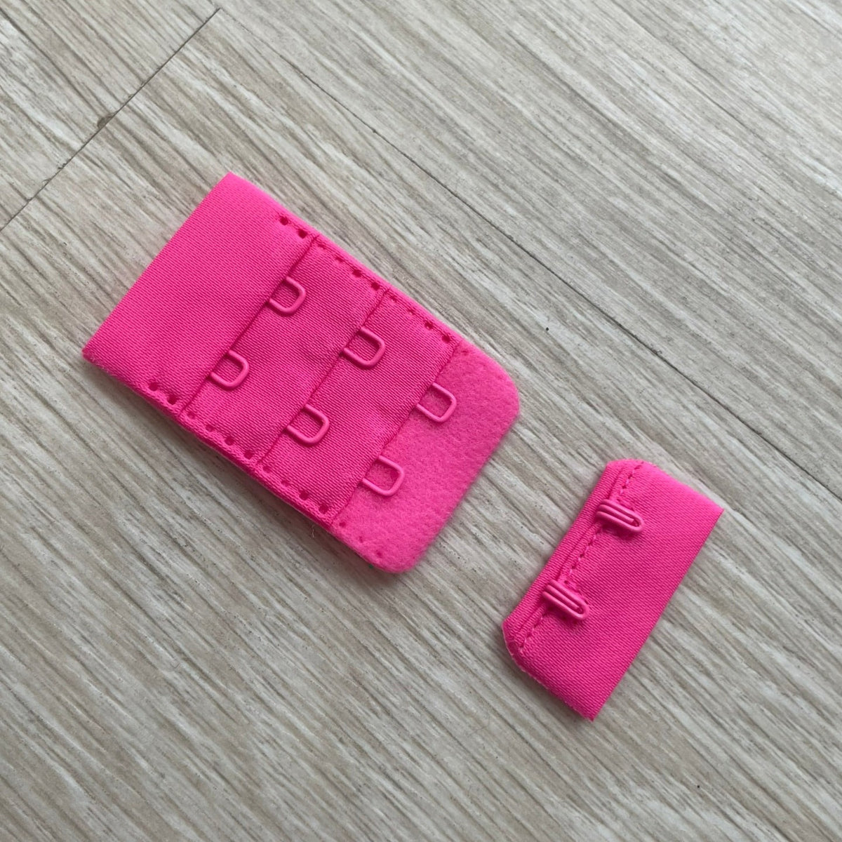 Chiusura fucsia 2 ganci per reggiseno chiusura per lingerie 32mm � Florie  Market