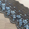 Pizzo Ricamato Azzurro e Blu Polvere su Tulle Blu