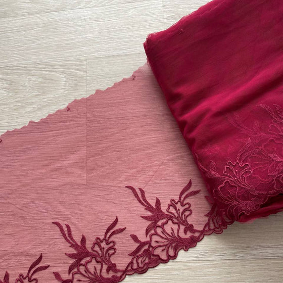 Pizzo bordeaux con smerlo floreale