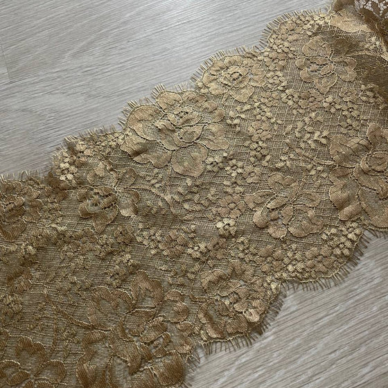 Pizzo floreale oro con frange