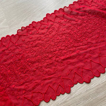  Pizzo rosso con cuoricini