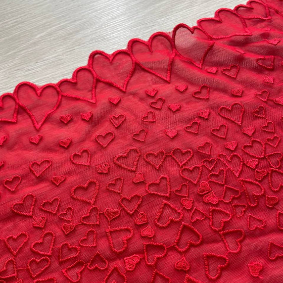 Pizzo rosso con cuoricini