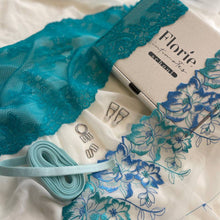  La box con tutti i materiali per la masterclass "Body Harness"
